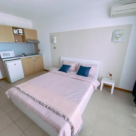 Exclusive Private In The Emerald Complex Apartment *