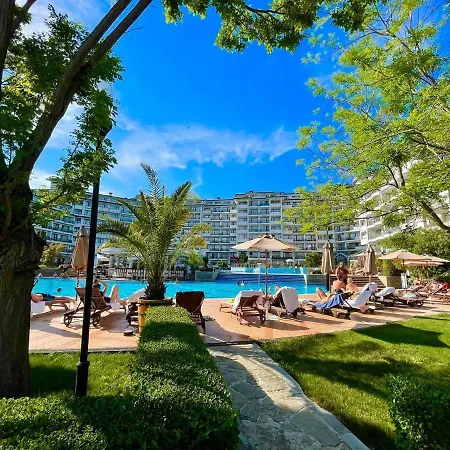 Exclusive Private In The Emerald Complex
