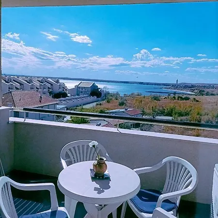 Exclusive Private In The Emerald Complex Apartment *