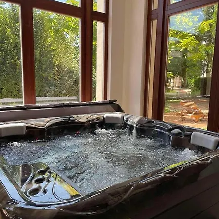 Exclusive Private In The Emerald Complex Apartament